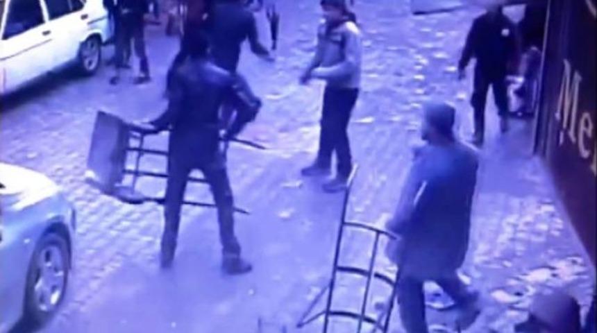 Konya’da Suriyelilerin Laf Atma Kavgası: 1 Yaralı