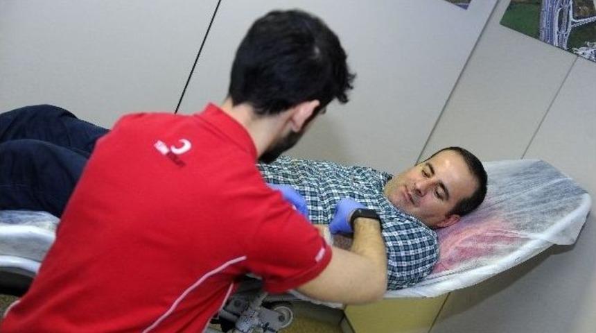 İhlas Holding &Ccedil;alışanlarından T&uuml;rk Kızılayı&rsquo;na Kan Bağışı