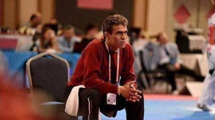 Burhaniye&rsquo;de, Nazmi &Ouml;ğretmen Sevenlerini &Uuml;zd&uuml;