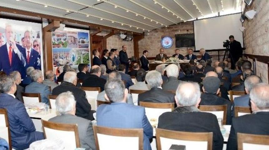 Başkan Aky&uuml;rek Karataylı Muhtarlarla Buluştu