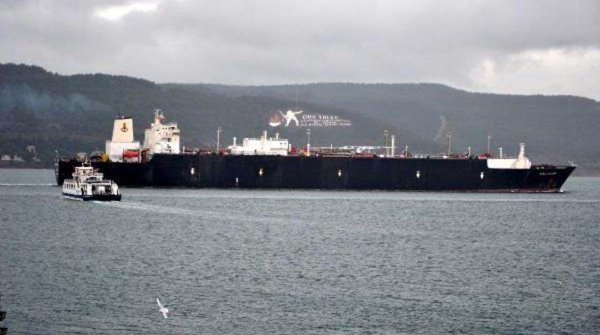 &Ccedil;anakkale Boğazı'ndan Doğalgaz Tankeri Ge&ccedil;ti