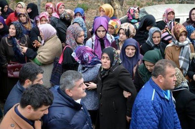 Trafik Kazasında Ölen Üniversite Öğrencisi Toprağa Verildi