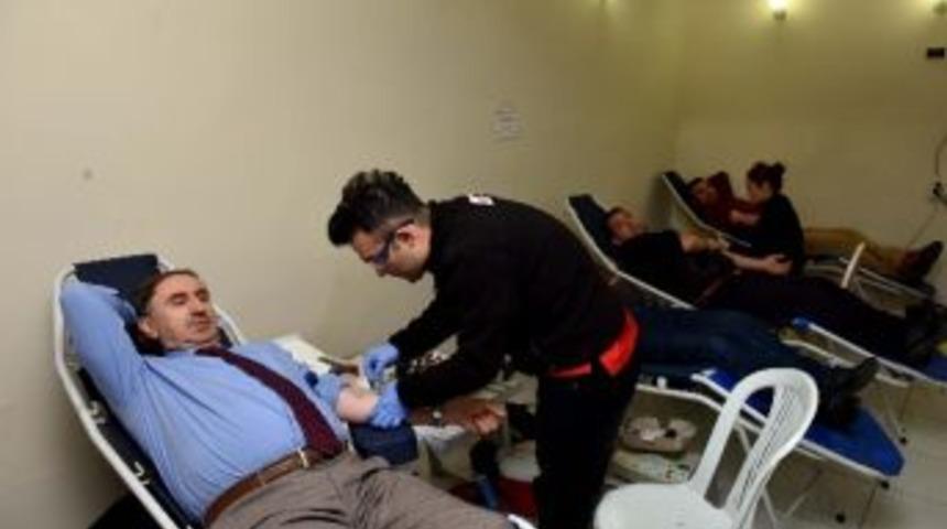 Başkan Kurtulan Kan Bağışladı