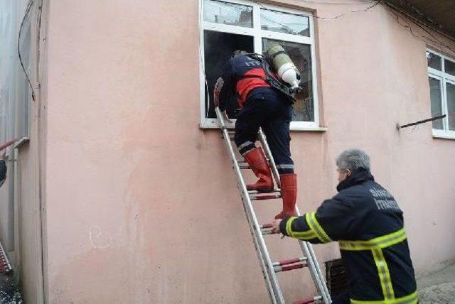 Sinop'ta Evde Çıkan Yangın Korkuttu