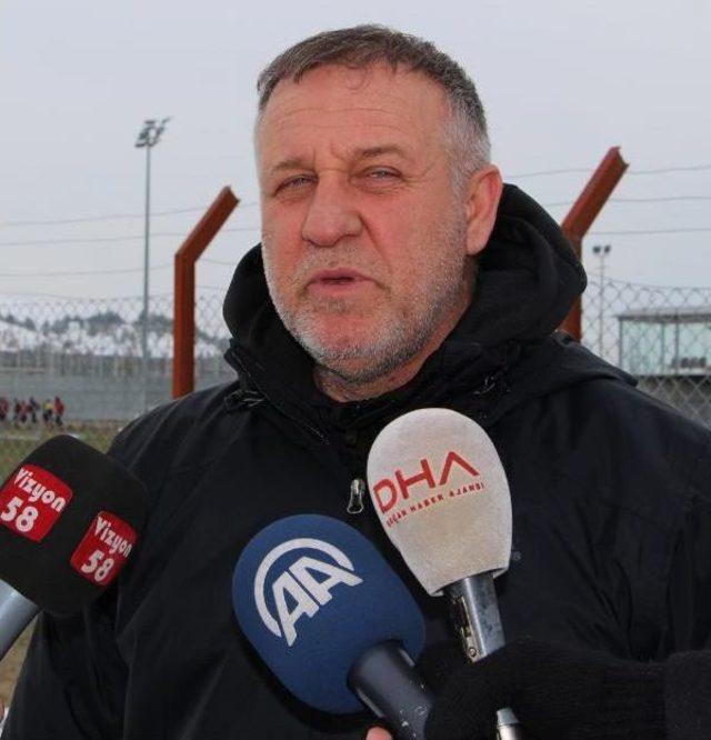 Sivasspor Teknik Direktörü Bakkal: Yolumuz Şampiyonluk