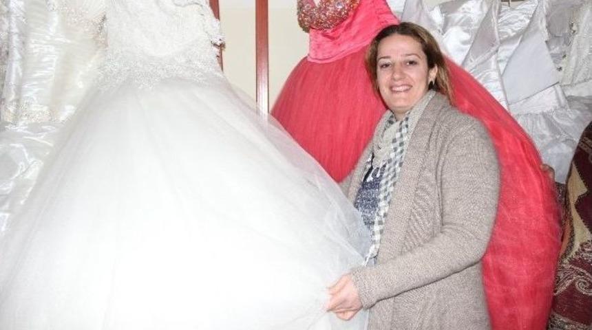 Giyilmeyen Gelinlik Ve Damatlıklar Mutluluğa D&ouml;n&uuml;ş&uuml;yor