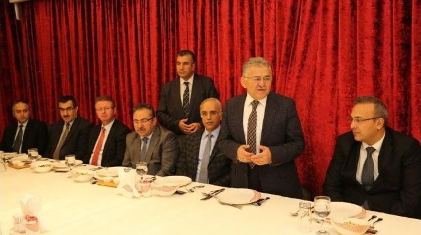 Başkan B&uuml;y&uuml;kkılı&ccedil; Belediyenin Emektarları İle Vedalaştı