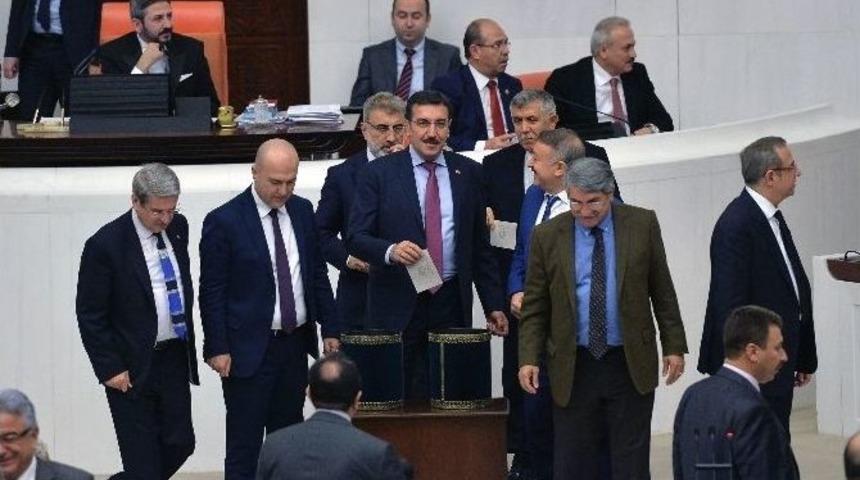 Bakan T&uuml;fenkci&rsquo;den Anayasa Değerlendirmesi