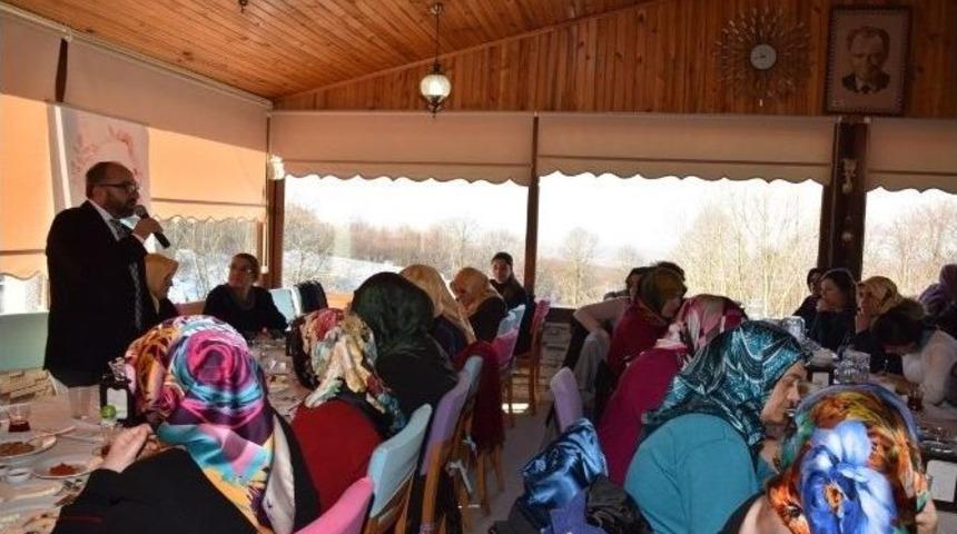 Başkan &Uuml;z&uuml;lmez, Kadınlar Kul&uuml;b&uuml;&rsquo;n&uuml;n Toplantısına Katıldı