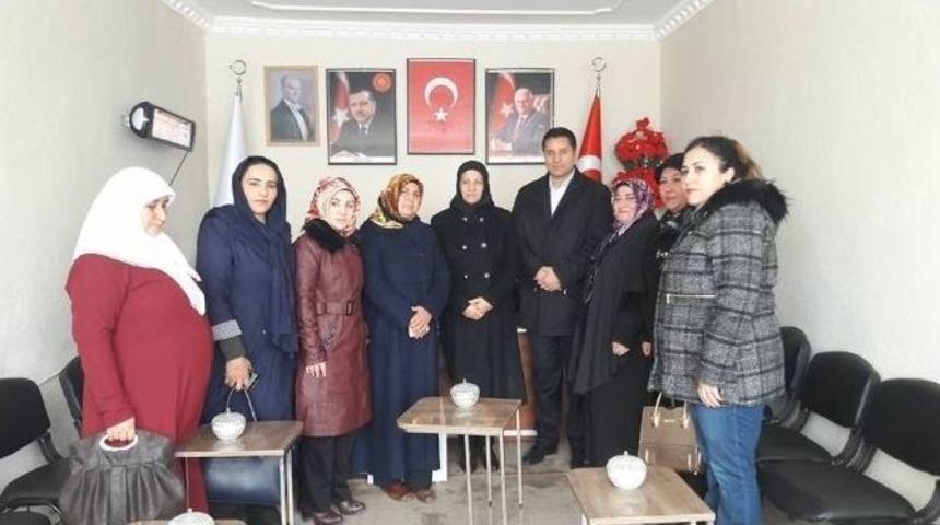 Ak Partili Kadınlardan &Ouml;zalp İl&ccedil;esine Ziyaret