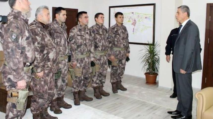 Ş&uuml;pheli Kamyonete Başarıyla M&uuml;dahale Eden Polisler &Ouml;d&uuml;llendirildi