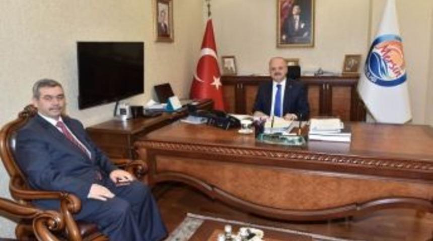 M&uuml;ft&uuml; Coşkun, Vali &Ccedil;akacak&rsquo;ı Ziyaret Etti