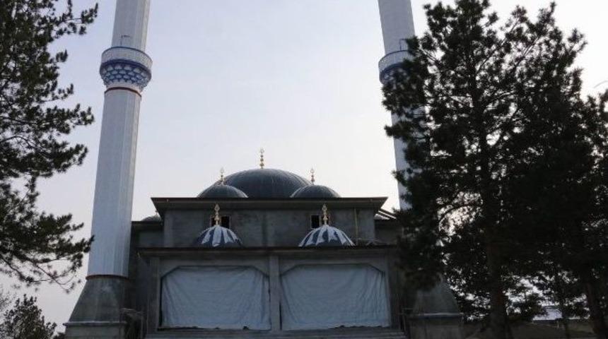 Aydınlık Evler Camii Milletvekili Bayram&rsquo;ın Girişimi İle Tamamlanacak