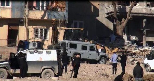 Şırnak ta Iş Makinası Ge&ccedil;erken Pkk Bombası Patladı: 5 Yaralı 1