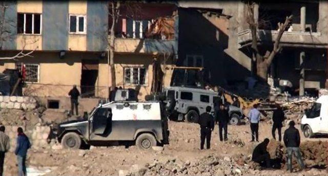 Şırnak ta Iş Makinası Ge&ccedil;erken Pkk Bombası Patladı: 5 Yaralı 2