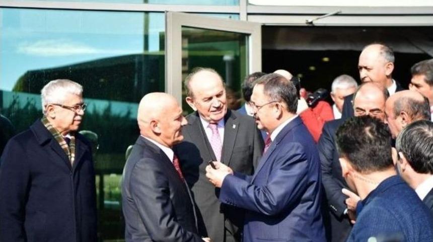 Başkan Altınok &Ouml;z, &rsquo;afet Odaklı &Ccedil;alışmalar İle Kentsel D&ouml;n&uuml;ş&uuml;m Projeleri&rsquo; Toplantısına Katıldı