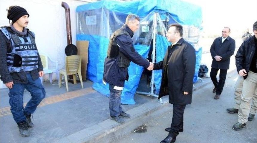 Vali Aksoy&rsquo;dan Uygulama Noktasındaki Polislere Moral