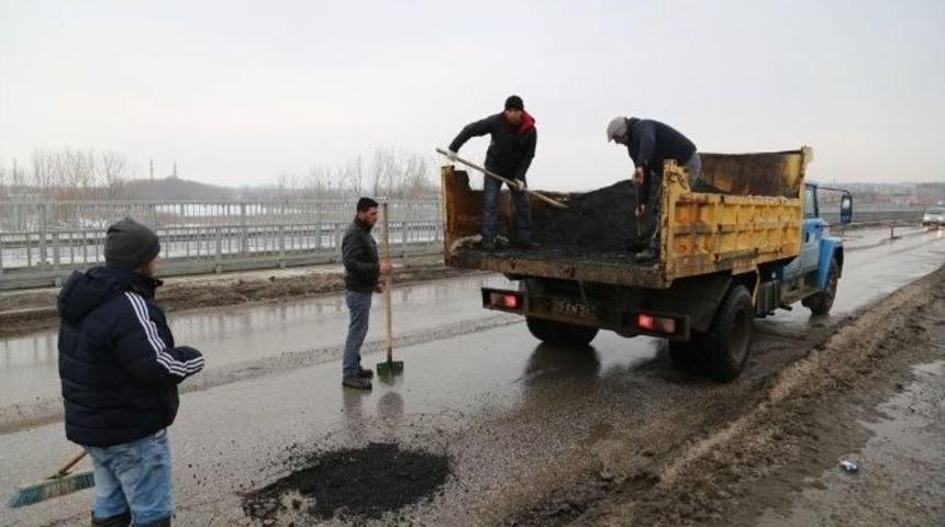 Bozulan Yollar Tamir Ediliyor