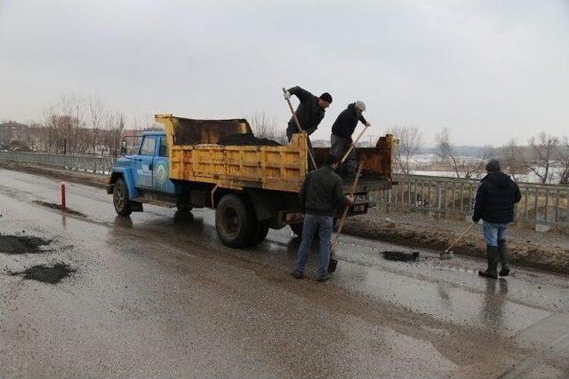 Bozulan Yollar Tamir Ediliyor