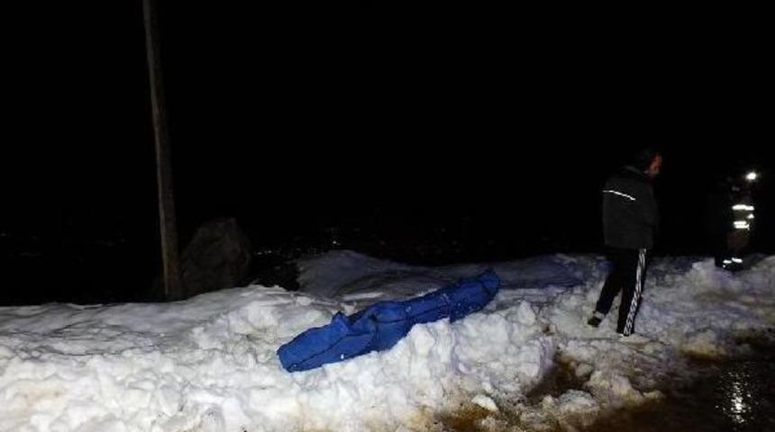 U&ccedil;uruma D&uuml;şen Gen&ccedil; Donmak &Uuml;zereyken Kurtarıldı