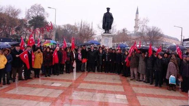 Edirne'de Chp'lilerden Anayasa Değişikliği Protestosu