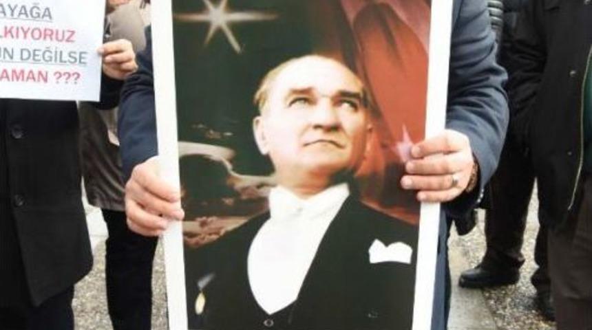 Buca'da Chp'lilerden Başkanlığa Karşı 3 G&uuml;nl&uuml;k Eylem