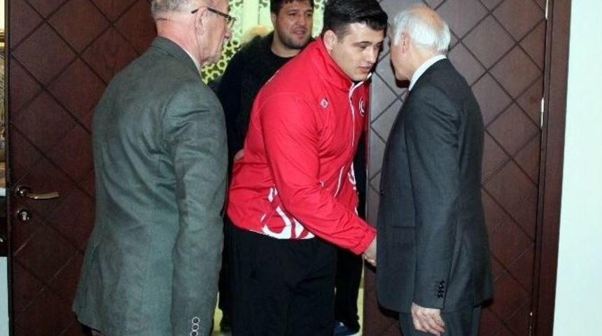 Recep Kara, 190 Kiloluk Sumocuyu Nasıl Yendiğini Anlattı