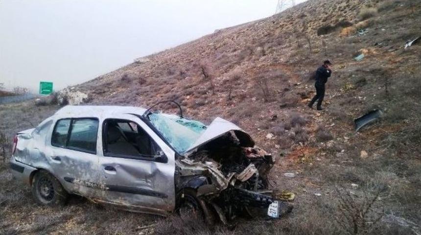 U&ccedil;uruma Yuvarlanan Aracın S&uuml;r&uuml;c&uuml;s&uuml; Ağır Yaralandı