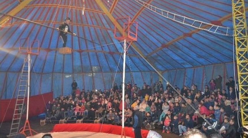 Avrasya Sirki B&uuml;y&uuml;ledi