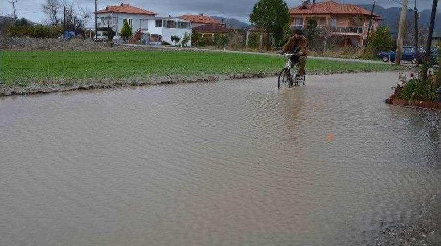 Ortaca&rsquo;da Şiddetli Yağış Hayatı Olumsuz Etkiledi