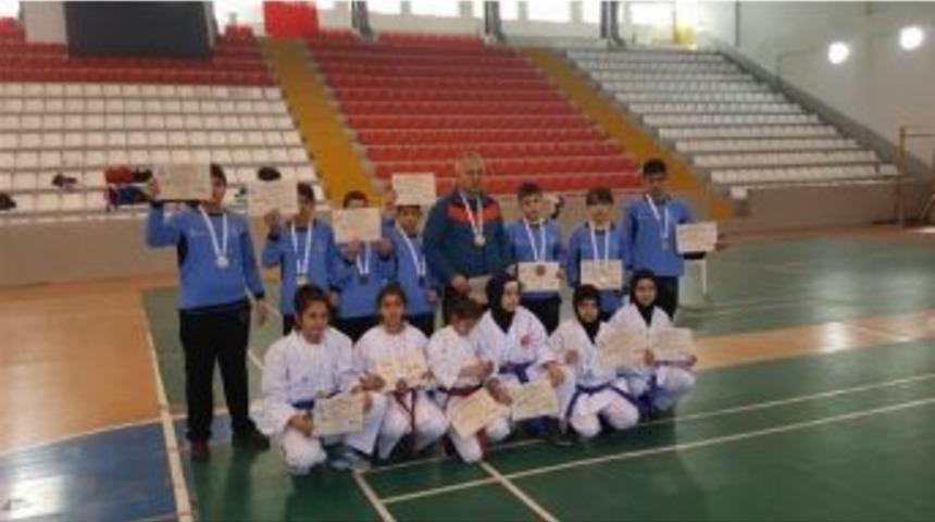 Malatyalı Karateciler Derecelerle D&ouml;nd&uuml;