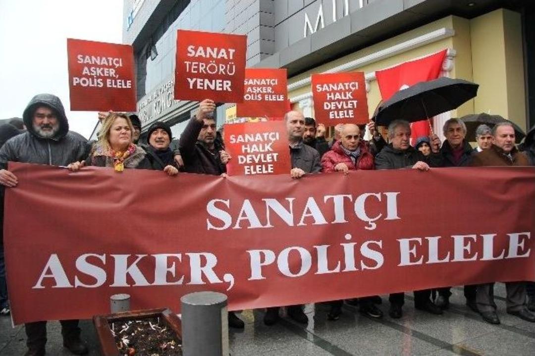 Usta Sanat&ccedil;ılar Ter&ouml;re &rsquo;dur&rsquo; Demek İ&ccedil;in Toplandı
