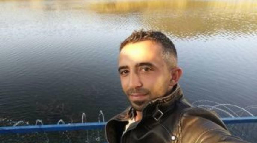 Erkek Arkadaşını Bı&ccedil;aklayarak &Ouml;ld&uuml;rd&uuml;