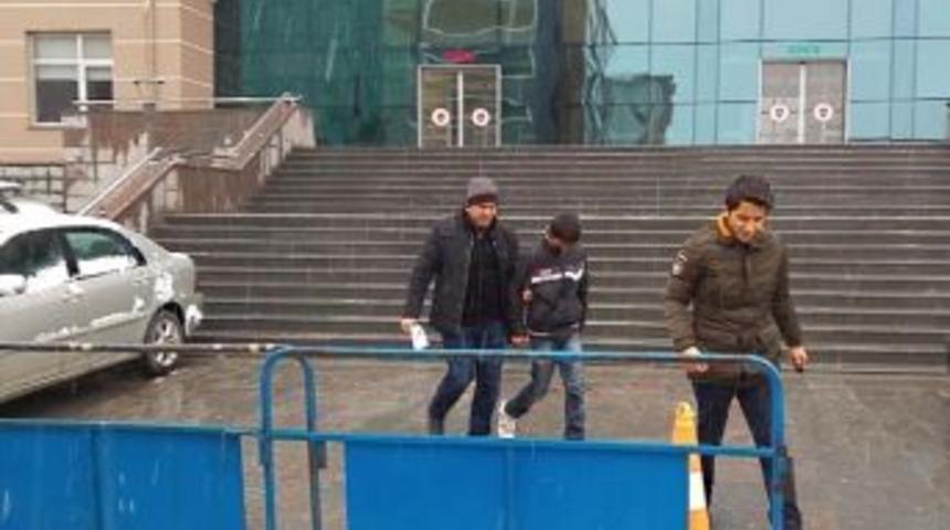 Yardım Bahanesiyle Evi Soydular