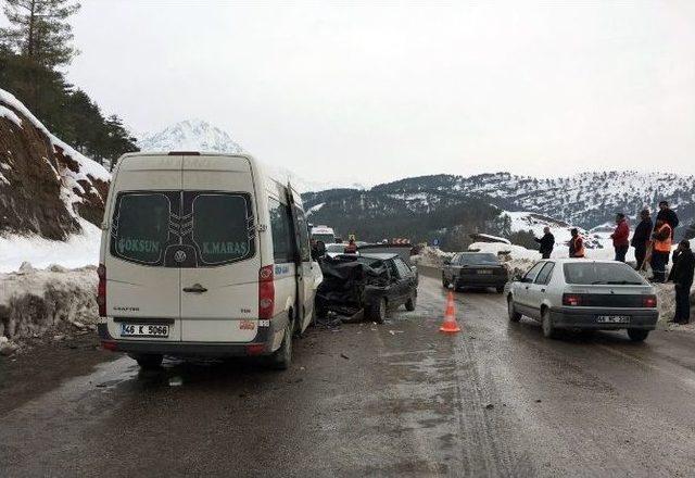 Yolcu Minib&uuml;s&uuml; İle Otomobil &Ccedil;arpıştı: 1 &Ouml;l&uuml;, 6 Yaralı 1