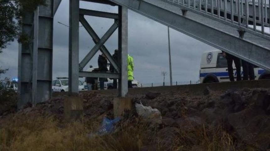 Bisikletten D&uuml;ş&uuml;p &Ouml;ld&uuml;