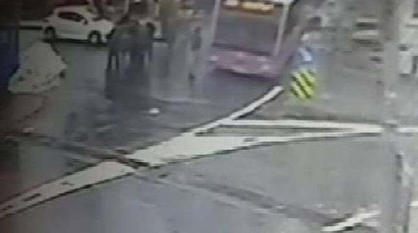 Otob&uuml;s&uuml;n &Uuml;nl&uuml; Spikeri &Ccedil;arpma Anı Kamerada...