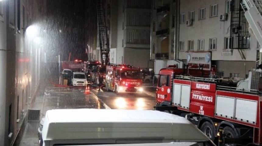 Kayseri&rsquo;de Belediye Binasında Yangın