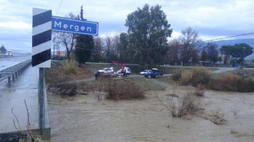 &Ccedil;aydan Ge&ccedil;en S&uuml;r&uuml;c&uuml;n&uuml;n Otomobili S&uuml;r&uuml;klendi