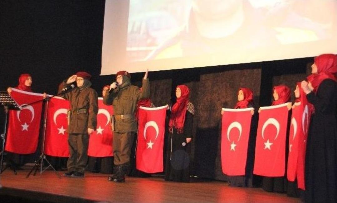 Kız &Ouml;ğrencilerden 15 Temmuz &ldquo;şehadet Gecesi&rdquo; Etkinliği