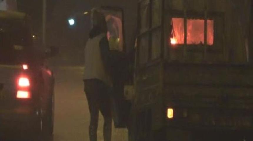 Fuhuş Pazarlığı Yapan Hayat Kadınlarına Su&ccedil;&uuml;st&uuml;