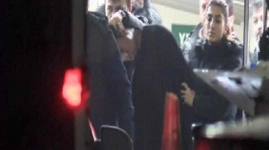 Reina Saldırganın Yakalandığı Operasyonda G&ouml;zaltına Alına Kadınlar Sağlık Kontrol&uuml;nden Ge&ccedil;irildi(&Ouml;zel)