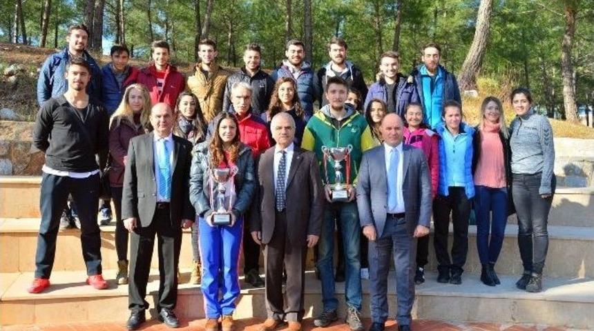 Msk&uuml; Kız Ve Erkek Voleybol Takımları 1. Lige Y&uuml;kseldi