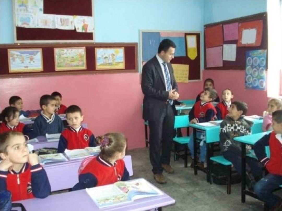 Bulanık Belediyesinden 4 Bin 900 &Ouml;ğrenciye Bot Ve Kırtasiye Yardımı