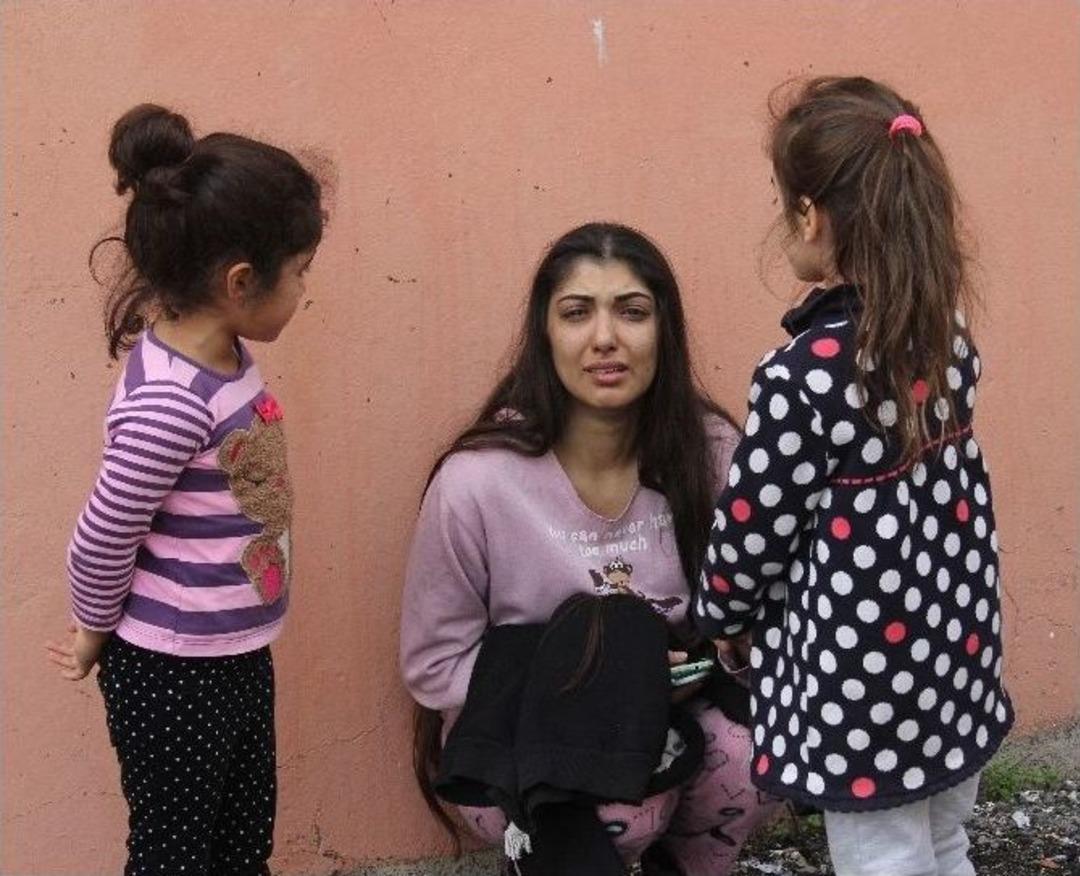 Yangında Evleri K&uuml;le D&ouml;nen Teyzesini Sarılarak Teskin Etti