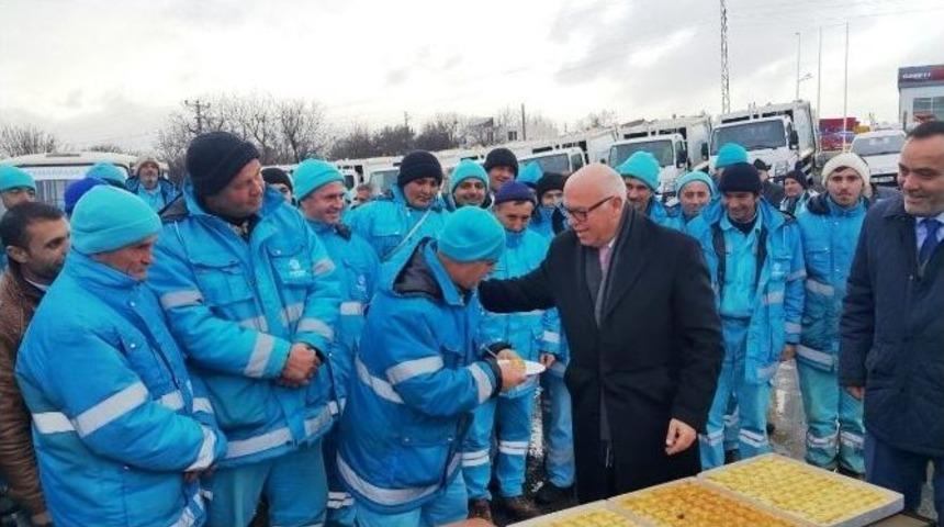 Başkan Eşkinat: &ldquo;donan &Ccedil;&ouml;p Kamyonlarına Rağmen &Ccedil;&ouml;p Toplama Hizmeti Aksamadı&rdquo;