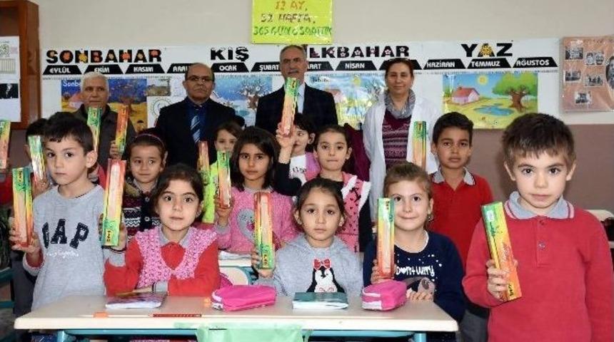 Başkan Kale, Duyarlı &Ouml;ğrencileri &Ouml;d&uuml;llendirdi