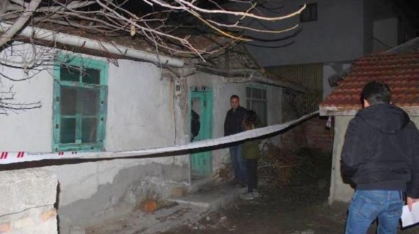 Emekli Astsubay Evinde Kalp Krizinden Yaşamını Yitirdi