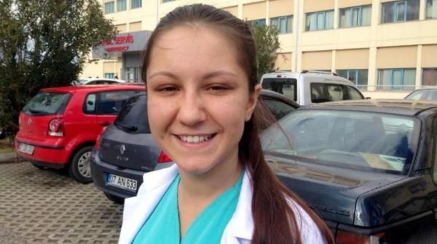 Karaciğer Nakilli Liseli Özge, Hayatını Hasta Bakımına Adadı