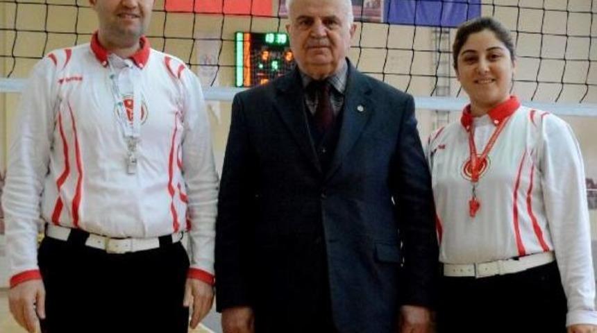 Hakem Karı-Koca Birlikte Voleybol Maçını Yönetti